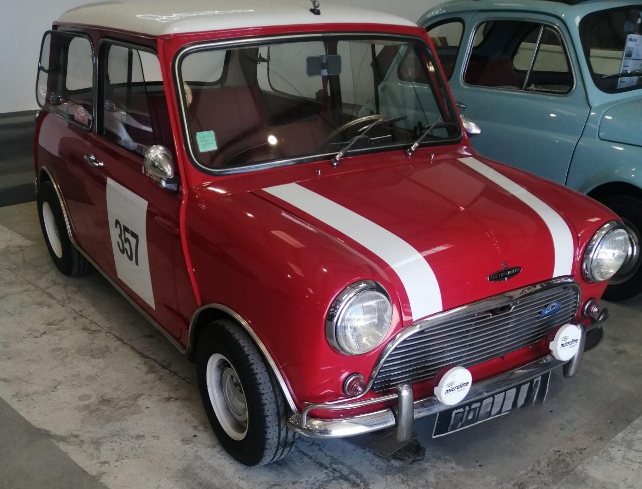 AUSTIN Mini look Cooper S - 1964 LesAnciennes.com