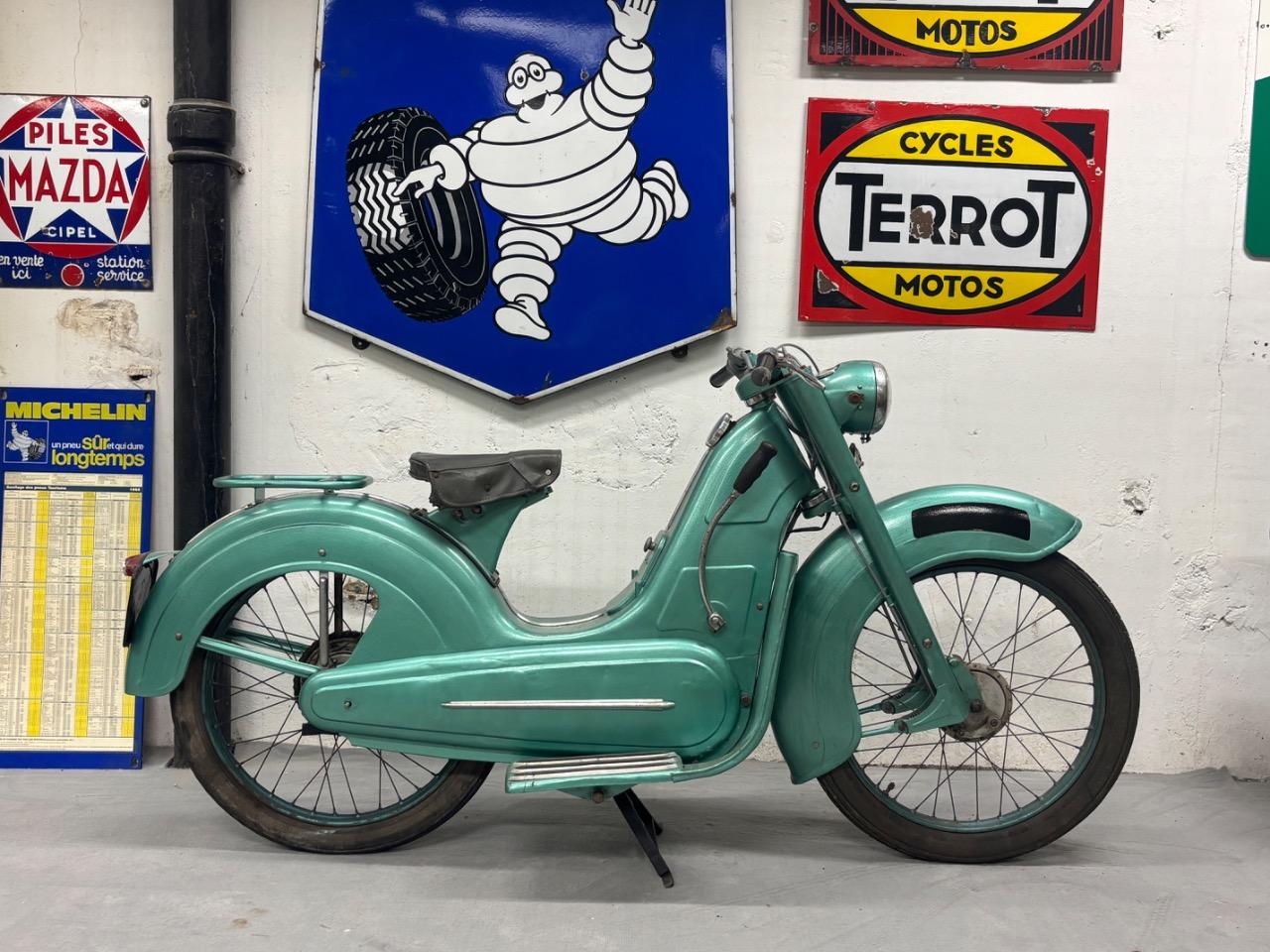 MONET GOYON Starlett S2 GDC - 1955 LesAnciennes.com