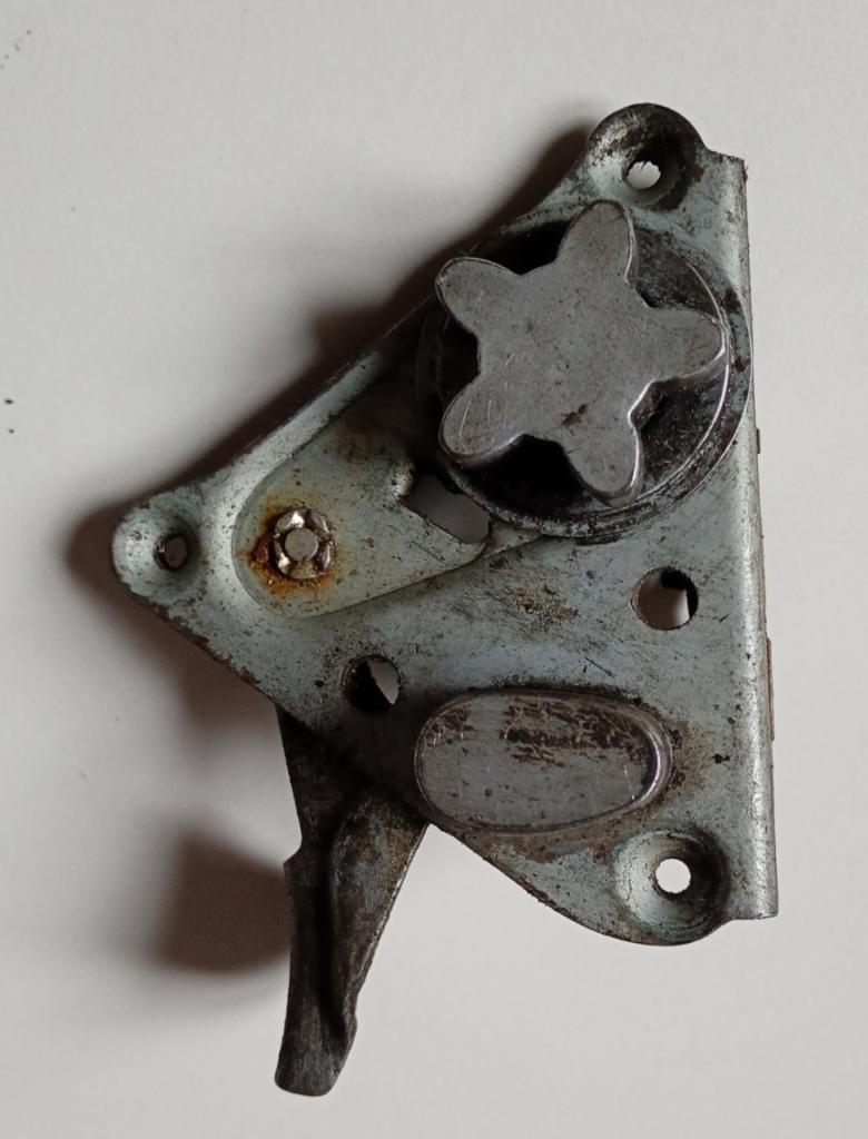 Fermeture de porte DS ou ID (poignée bouton AV 196 LesAnciennes.com