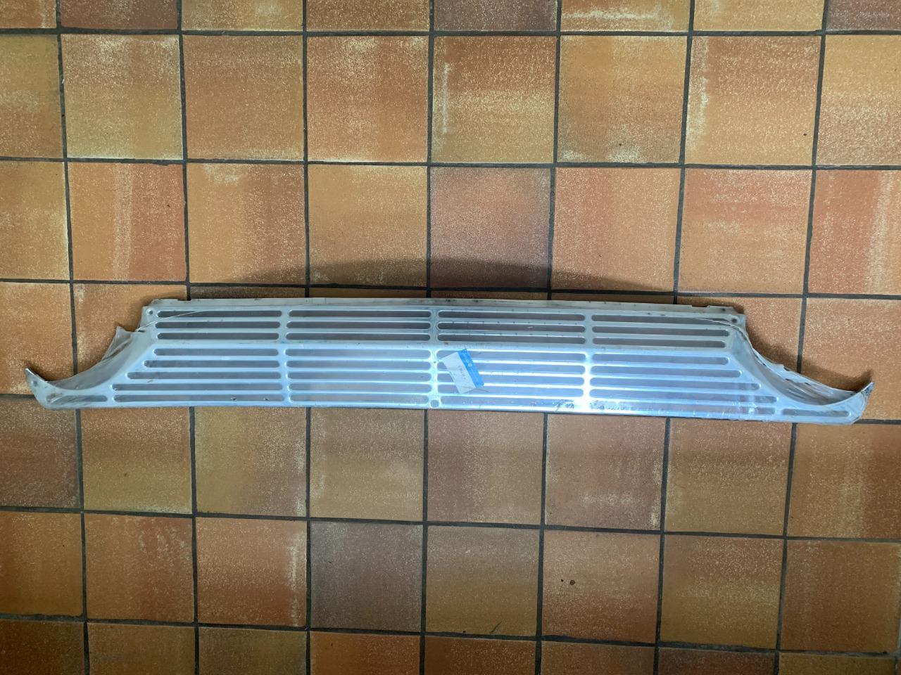 Calandre neuve SIMCA 1300 LesAnciennes.com