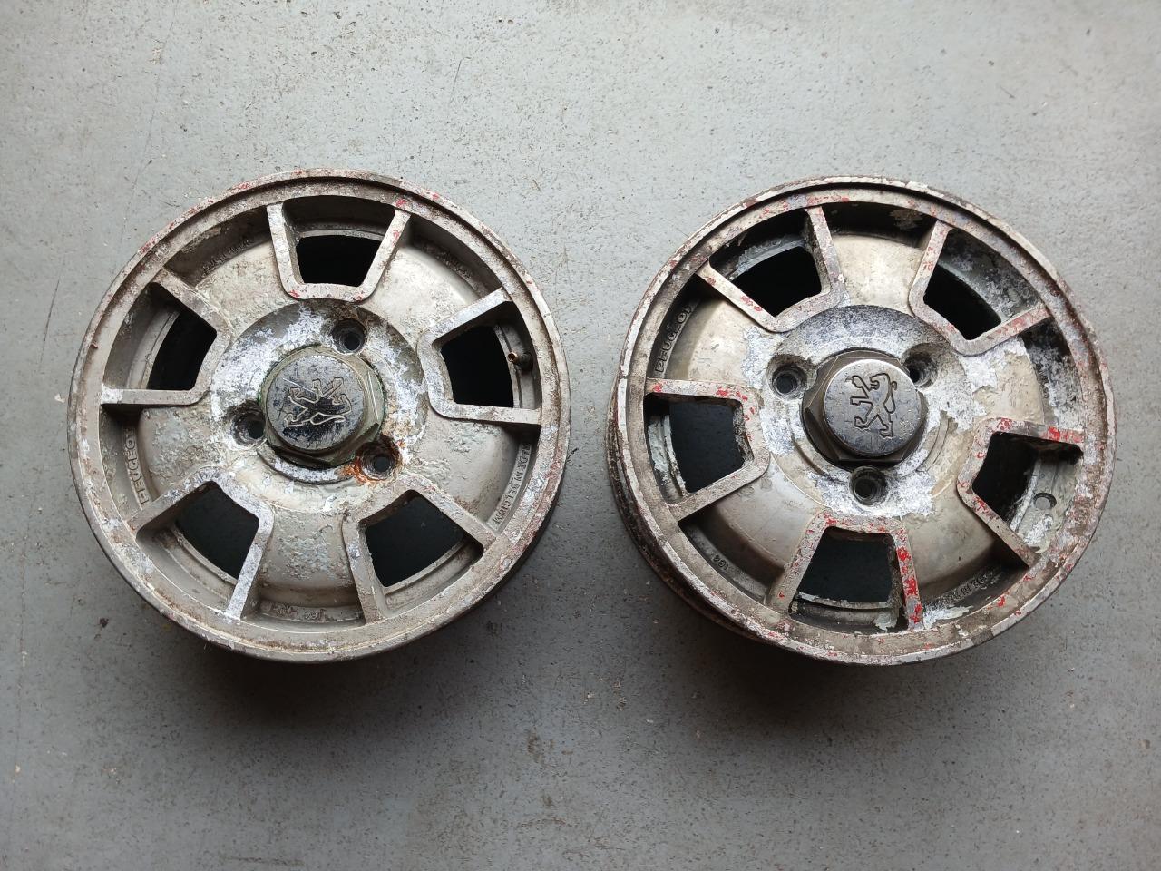 2 jantes aluminium PEUGEOT 304 LesAnciennes.com