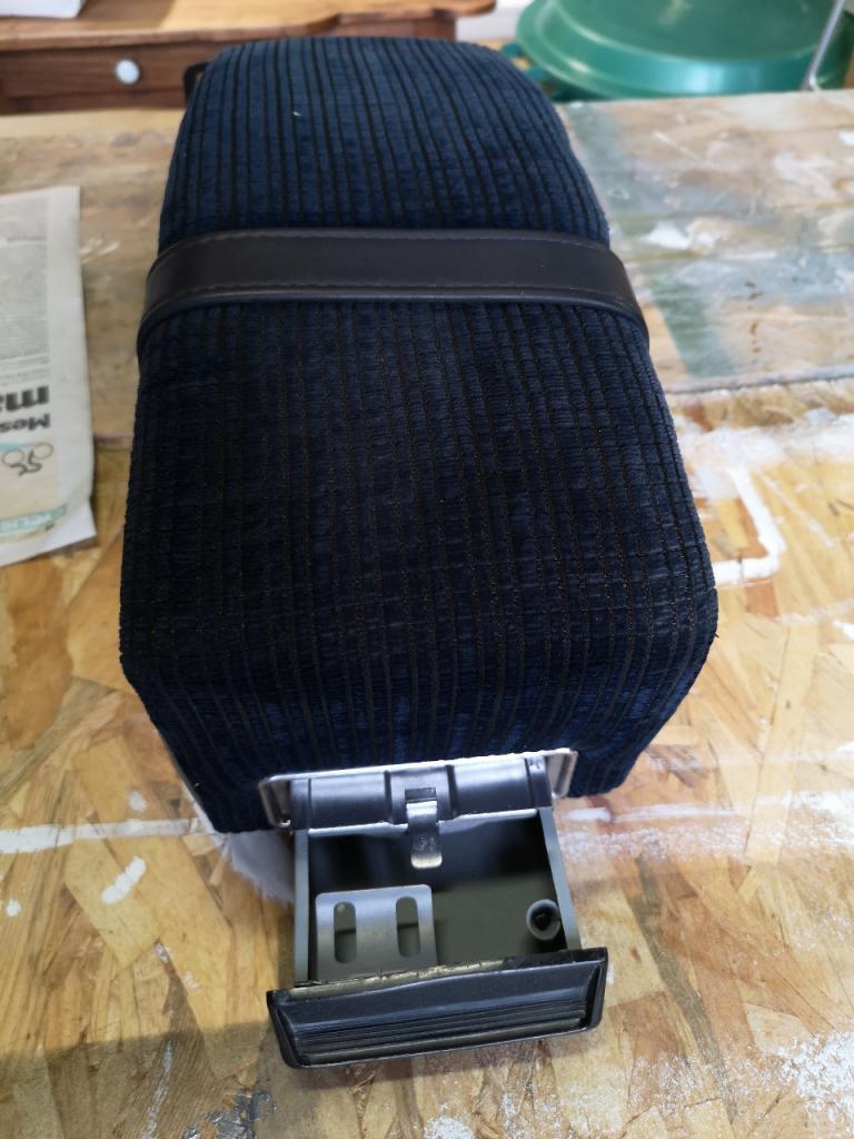 Accoudoir velours bleu BMW 2000C-CA-CS E120 LesAnciennes.com