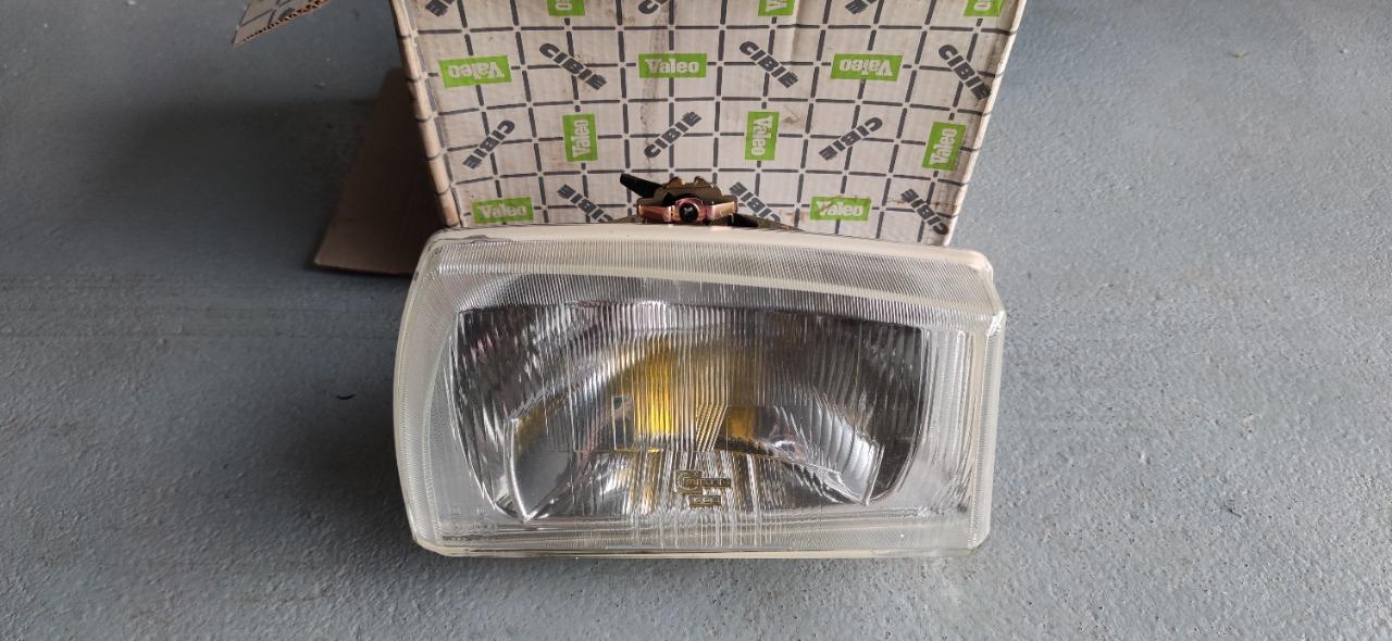 Phare droit CIBIE H1 + CE PEUGEOT 304 LesAnciennes.com