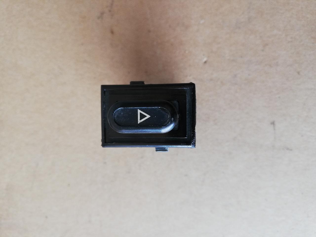 CITROEN DS ID interrupteur,bouton poussoir warning LesAnciennes.com