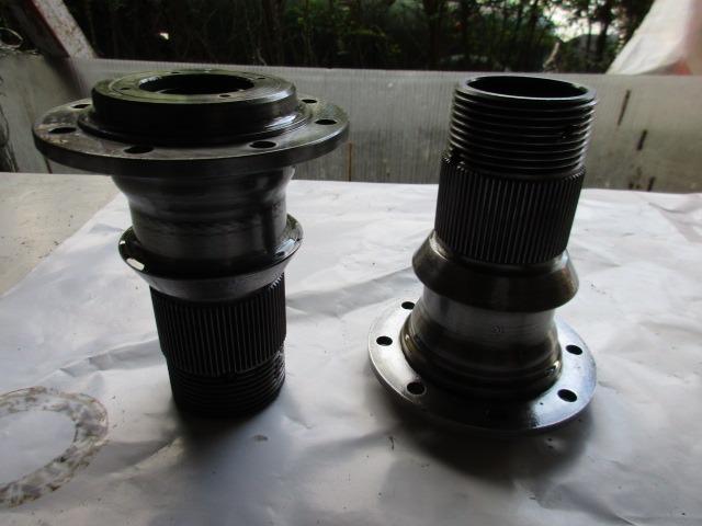 Moyeux de roues avant Lamborghini Espada s1 LesAnciennes.com