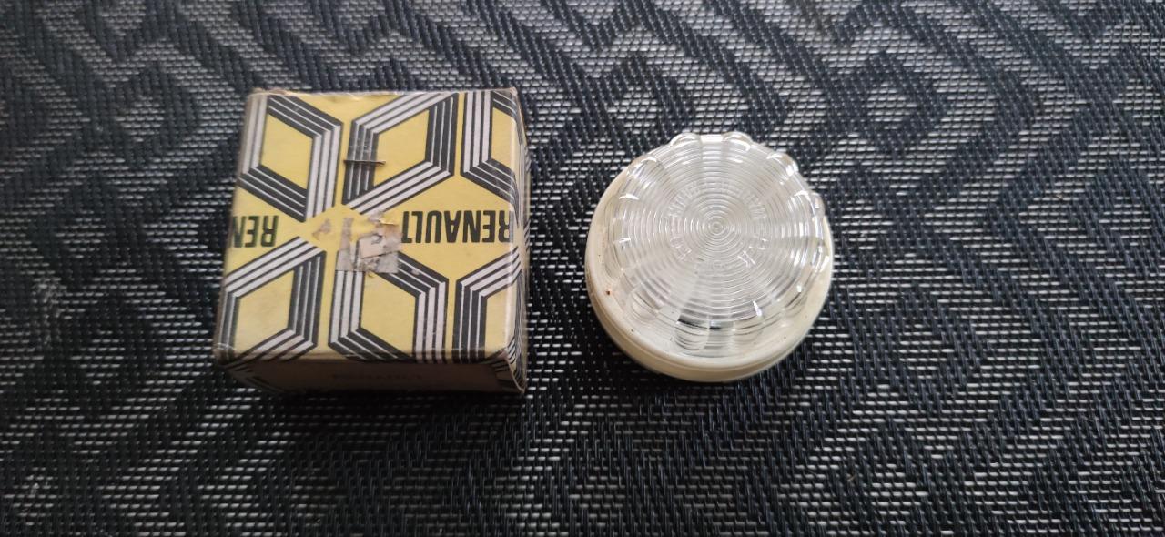 Plafonnier RENAULT 4 (R4) LesAnciennes.com