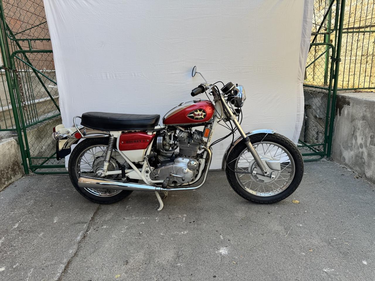 1971 BSA A75 Rocket 3 LesAnciennes.com