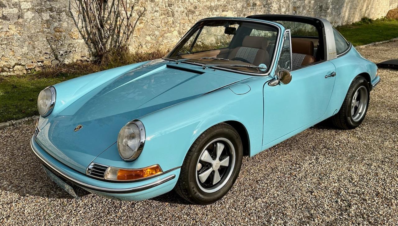 PORSCHE 911 2.2T TARGA - 1970 LesAnciennes.com