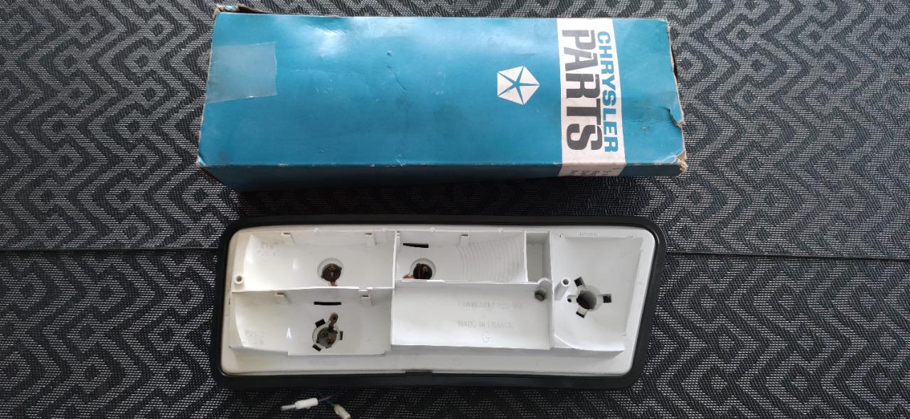 Socle feu arrière gauche SIMCA 1100 série 2 LesAnciennes.com