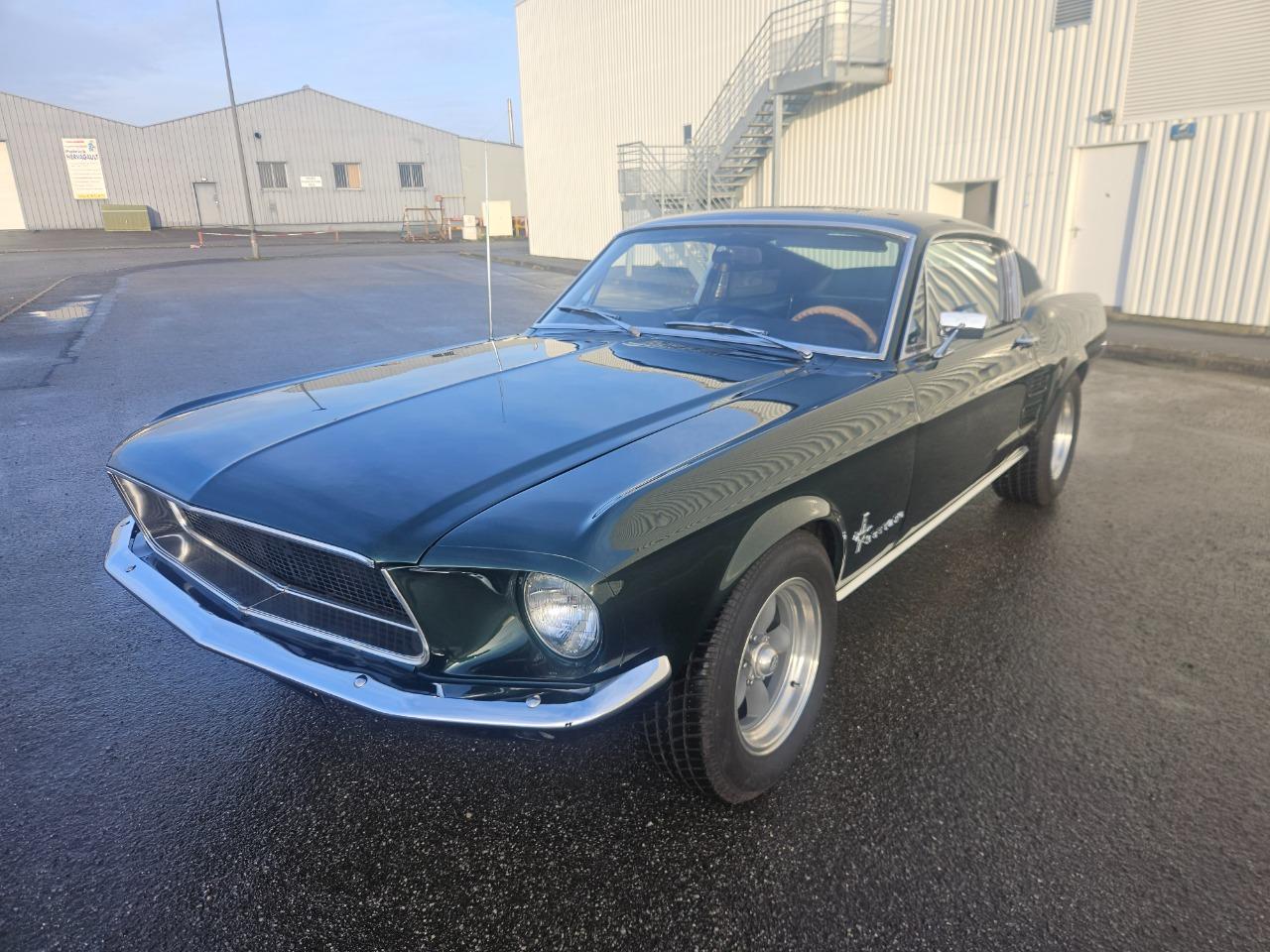 FORD Mustang Fastback - 1967 LesAnciennes.com