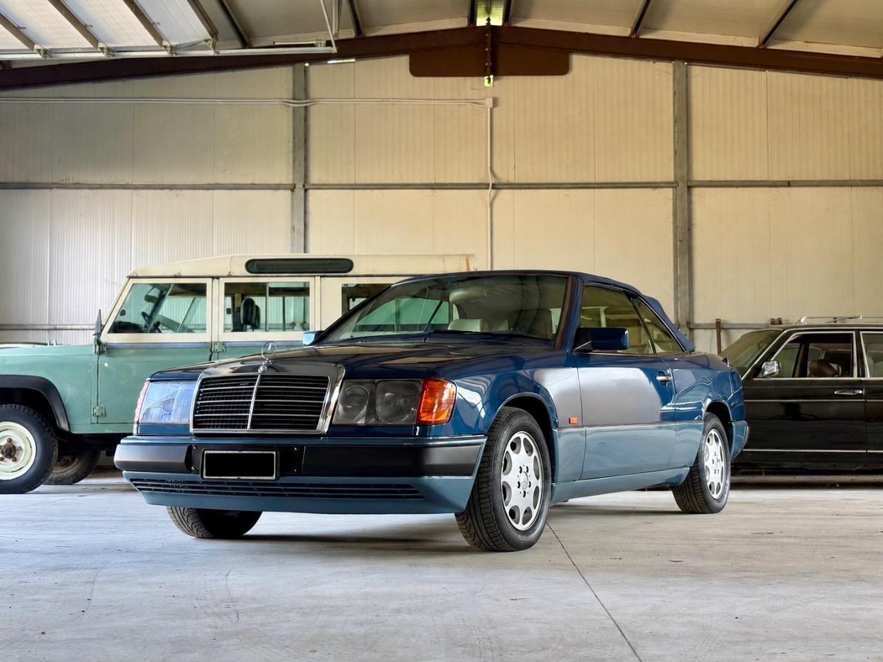 MERCEDES 300 CE-24 Cabriolet - 1993 LesAnciennes.com