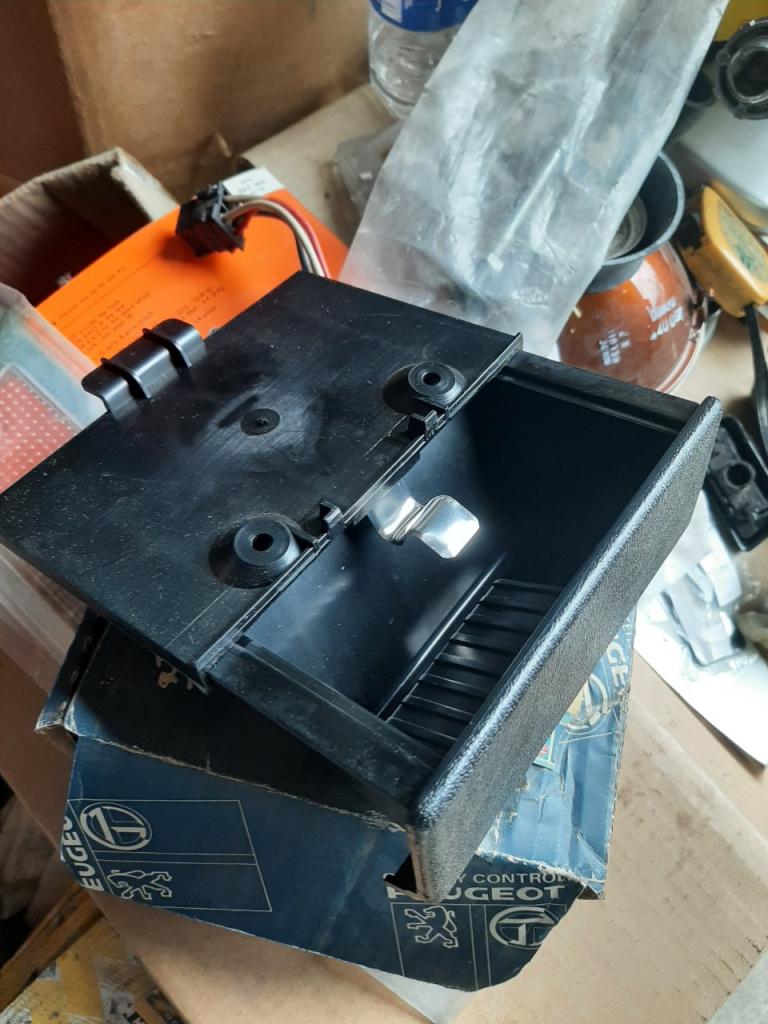 Cendrier PEUGEOT 104 LesAnciennes.com