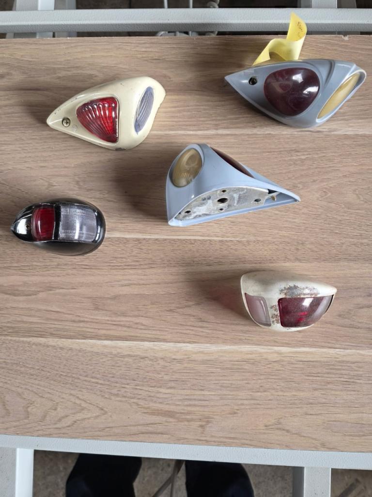 Feux RENAULT Dauphine R1090 LesAnciennes.com