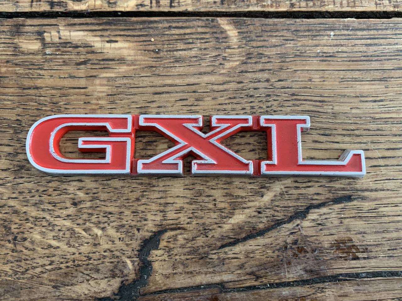 Logo "GXL" FORD Taunus LesAnciennes.com