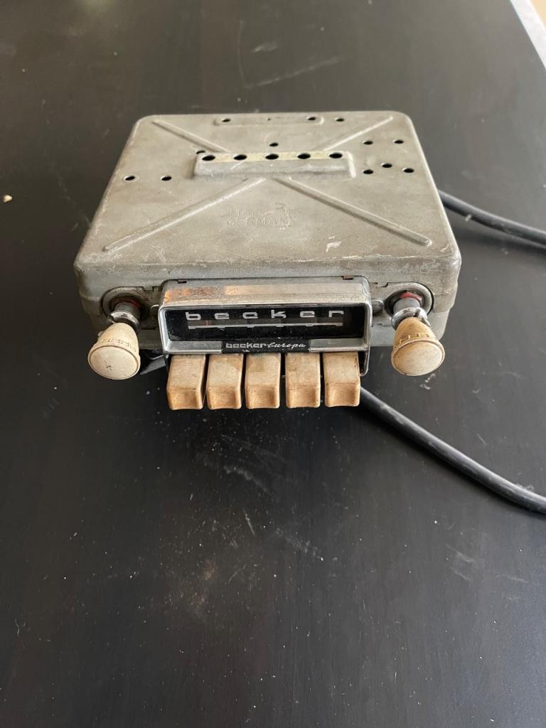 Autoradio BECKER EUROPA M pour Coccinelle Ovale LesAnciennes.com