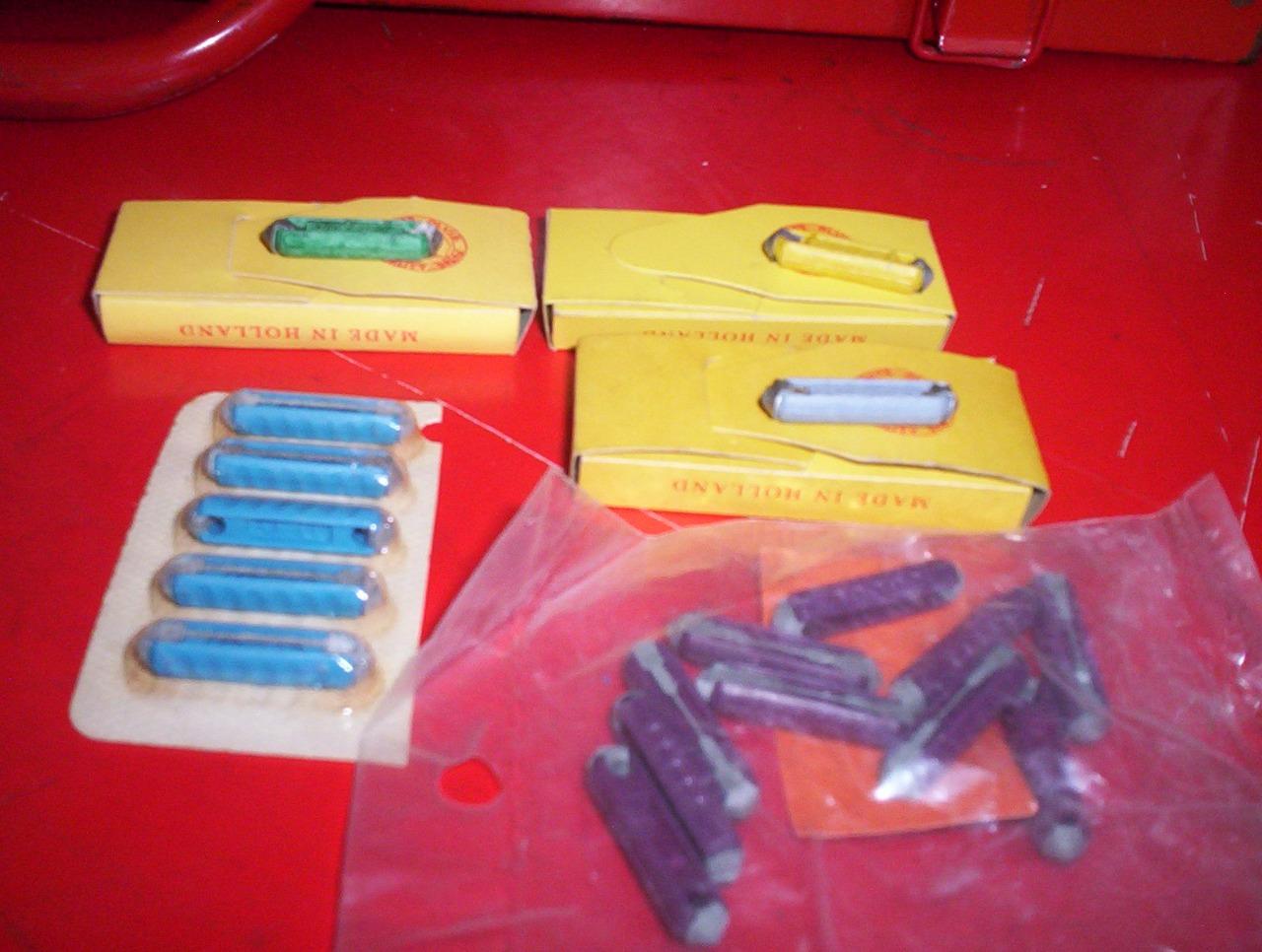 Lot de 45 fusibles neuf LesAnciennes.com