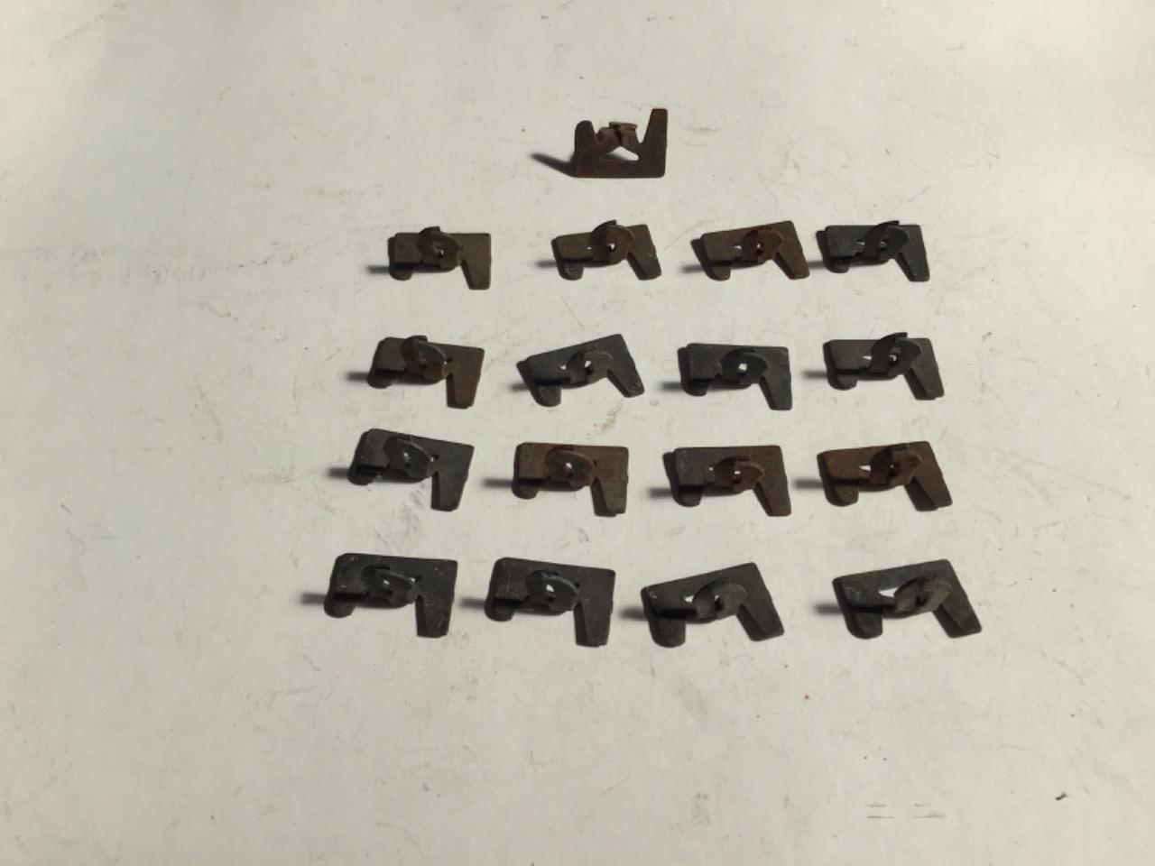 AGRAFES JOINT AILE/PARE CHOC CITROEN DS/ID LesAnciennes.com