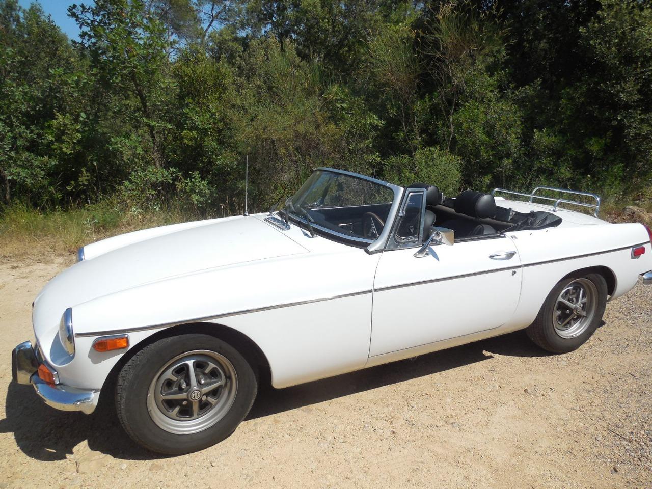 MG MGB cabriolet - 1972 LesAnciennes.com