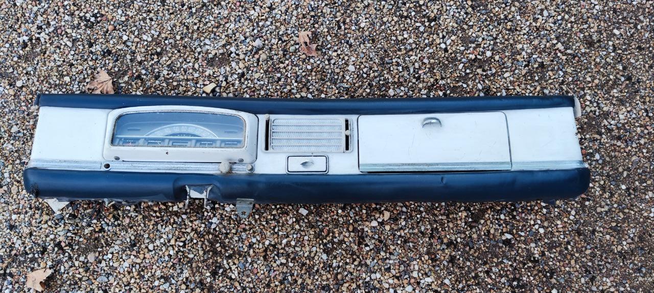 Tableau de bord Peugeot 403 LesAnciennes.com