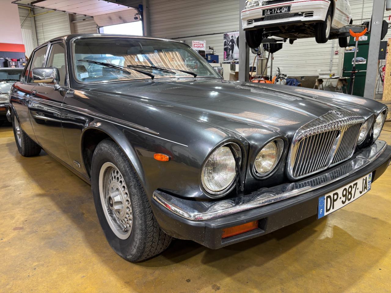 DAIMLER Double Six ALW4 - 1994 LesAnciennes.com