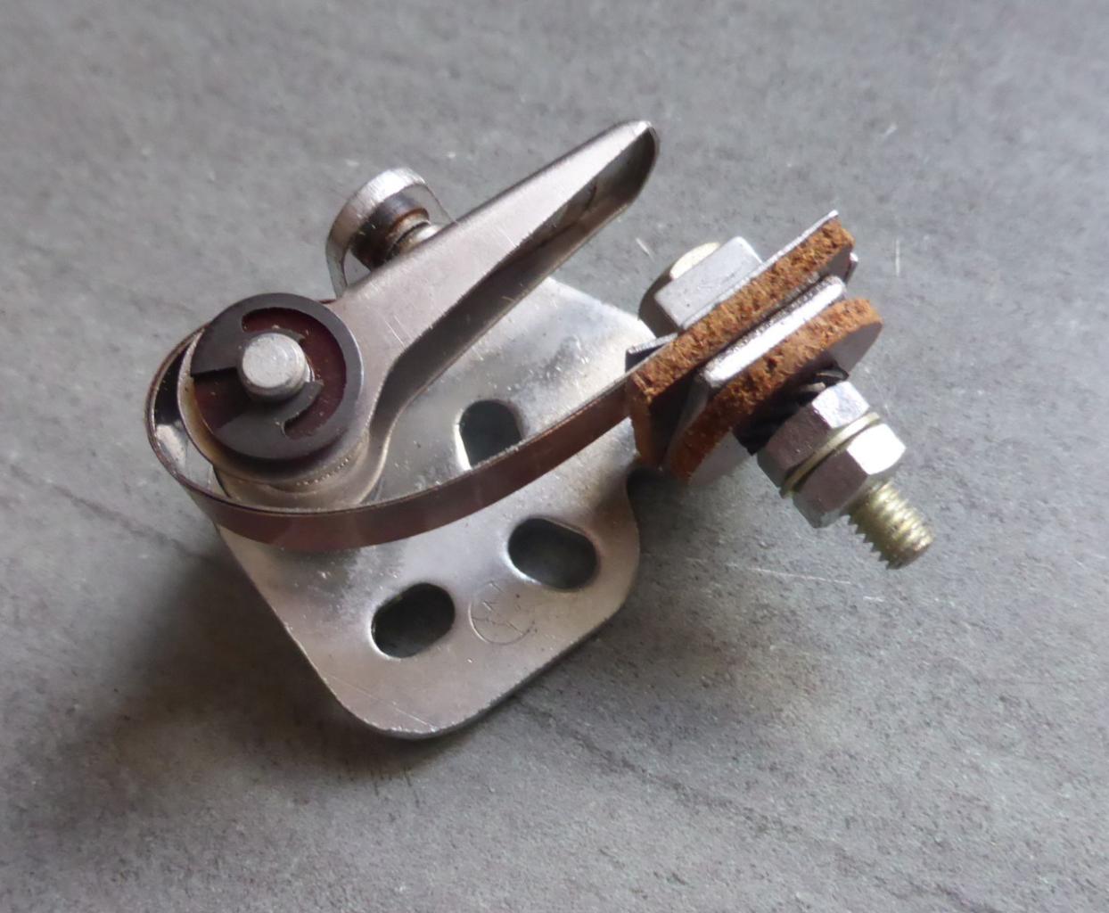 Rupteur vis plati Bernard Moteur W110, W112 304794 LesAnciennes.com