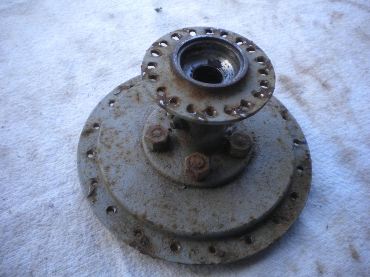 Pièces UN MOYEU DE roue avant moto ancienne LesAnciennes.com