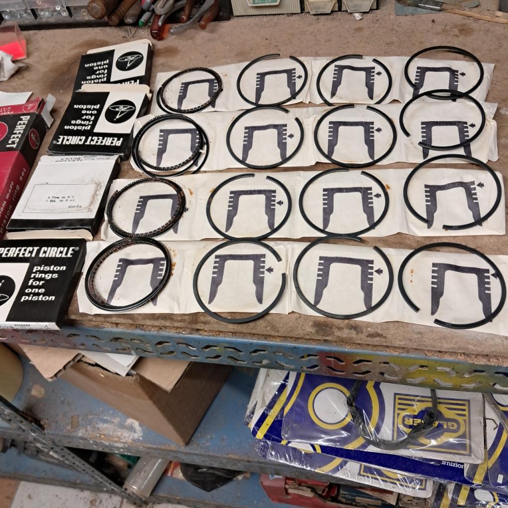 Jeu de segments PEUGEOT 504 404 j7 D 88mm neuf LesAnciennes.com