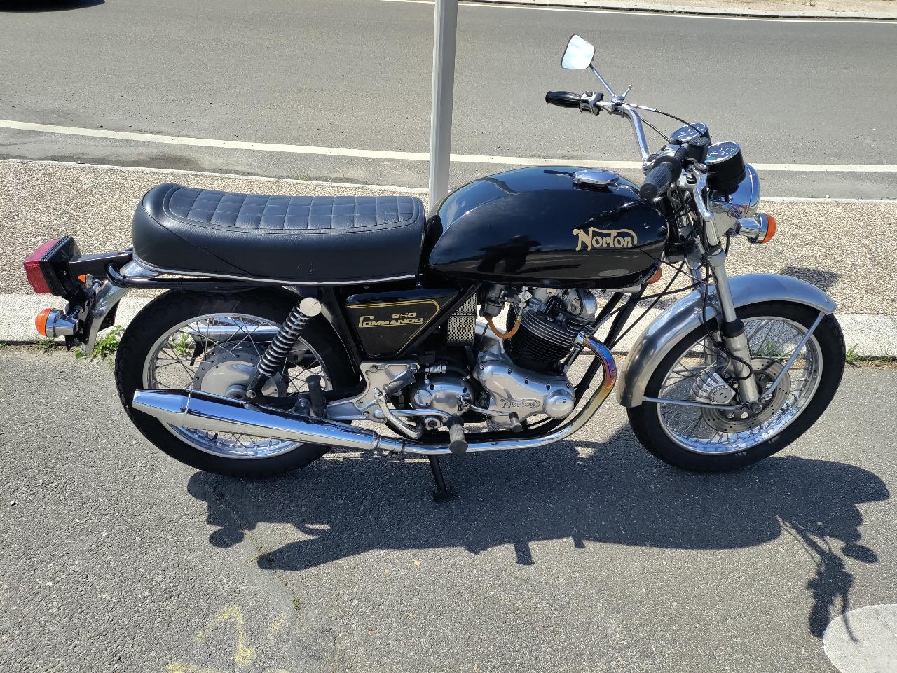 NORTON Commando 850 - 1973 LesAnciennes.com
