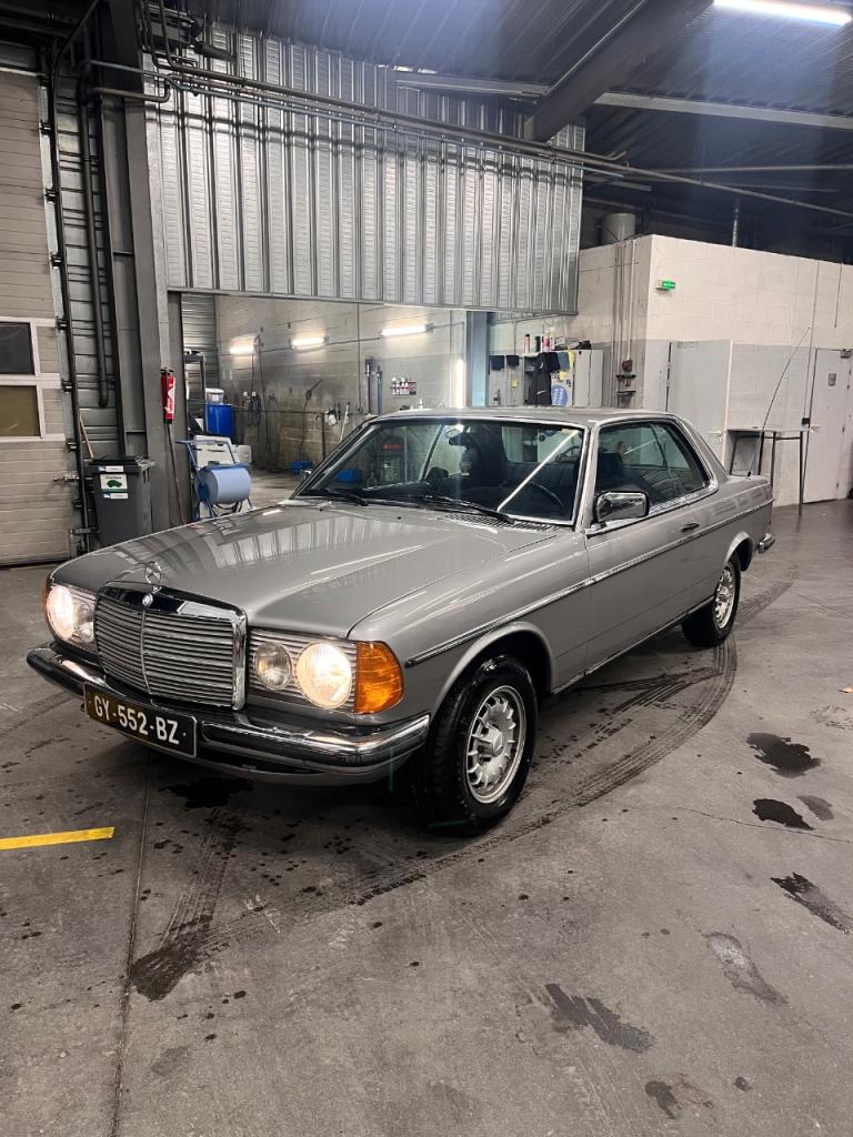 MERCEDES 230 CE W123 - 1983 LesAnciennes.com