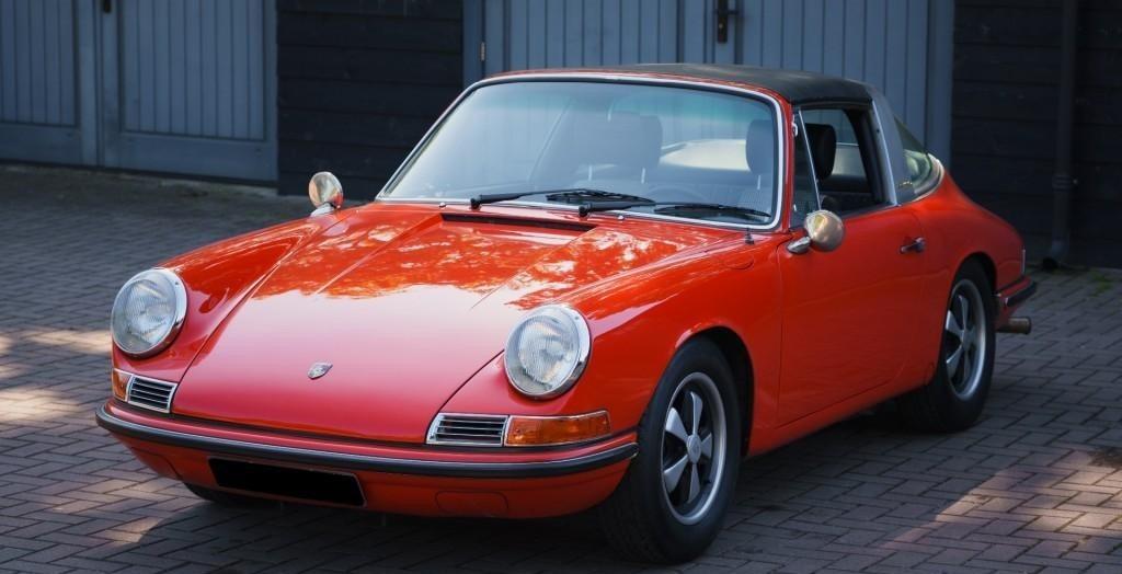 PORSCHE 911 Targa - 1968 LesAnciennes.com