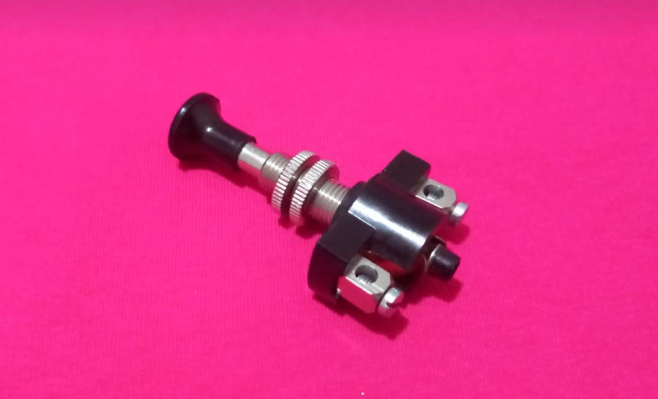 Interrupteur de tableau de bord neuf LesAnciennes.com