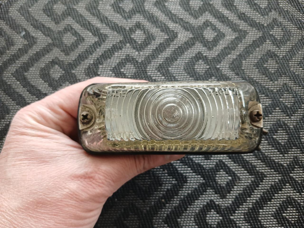 Clignotant SIMCA 1000 série 1 en verre LesAnciennes.com