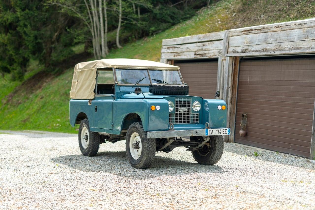 1968 Land Rover Series IIA 88" LesAnciennes.com