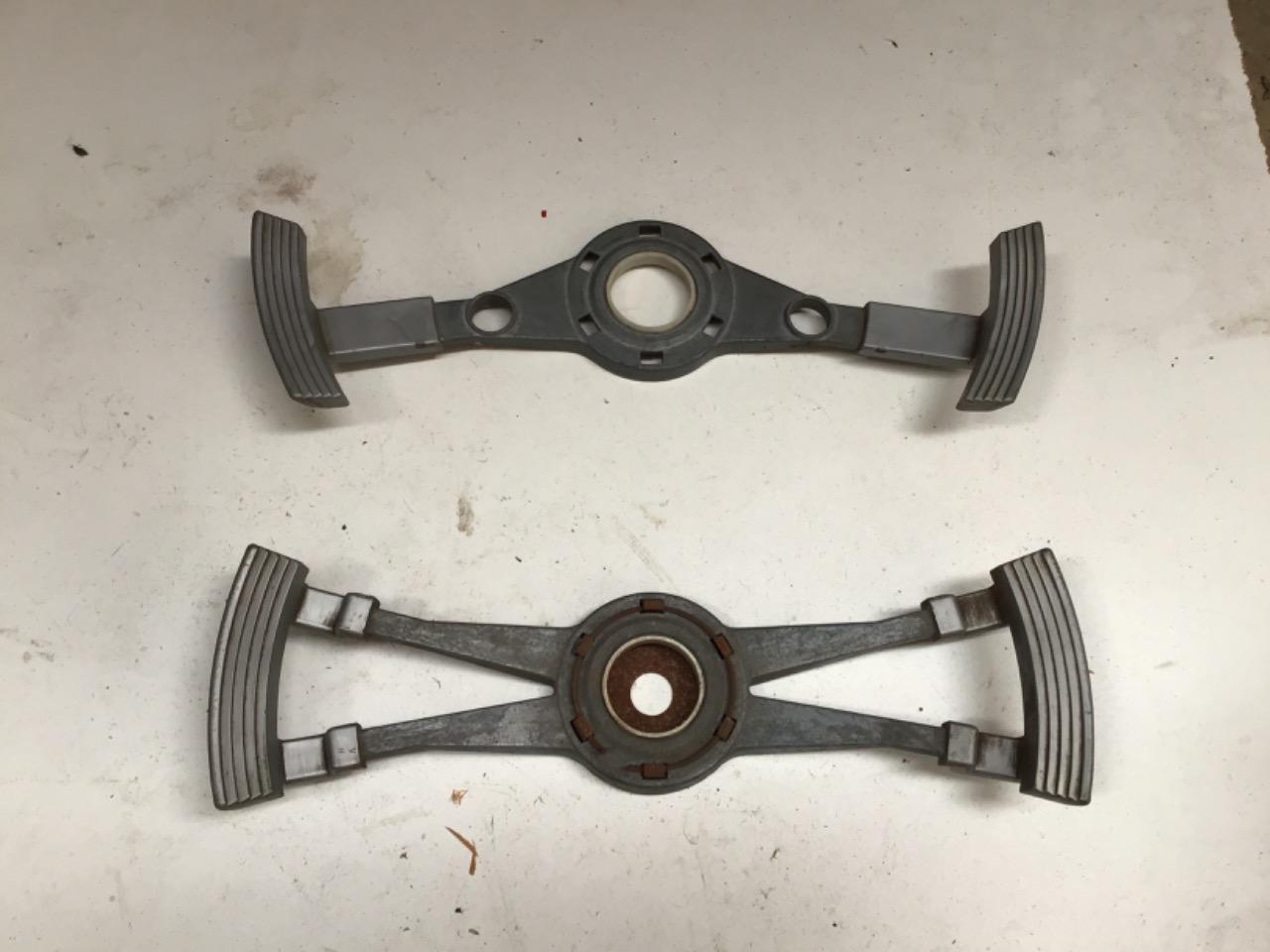 PALETTE KLAXON VOLANT PEUGEOT 504 LesAnciennes.com