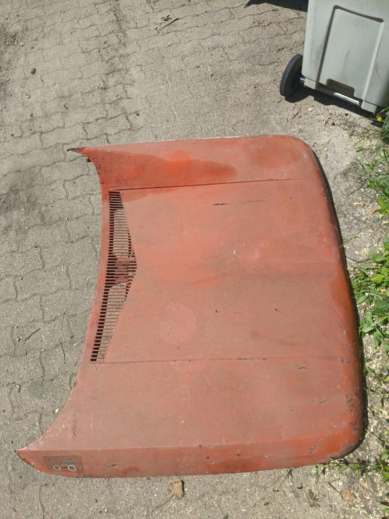 Capot RENAULT 8 (R8) LesAnciennes.com