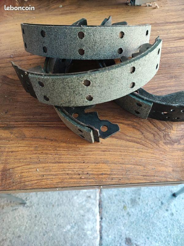 Machoires de frein PEUGEOT 204 LesAnciennes.com