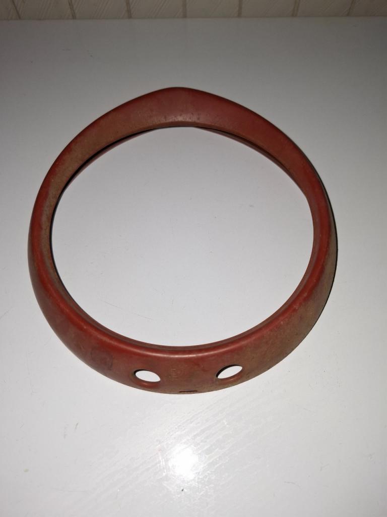 Entourage phare neuf PEUGEOT 404 LesAnciennes.com