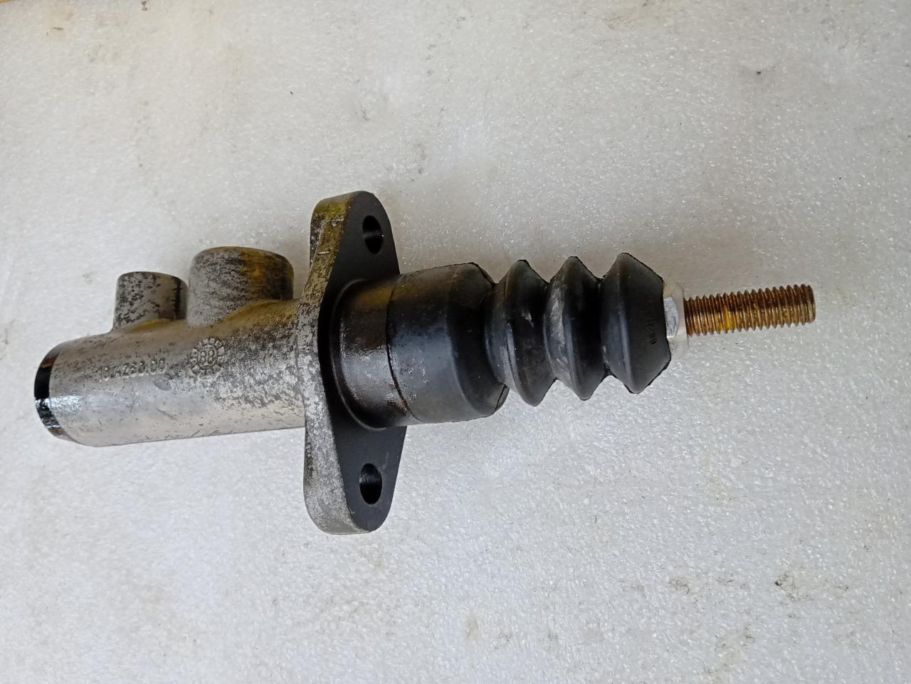 Pompe d'embrayage pour Ferrari F40 LesAnciennes.com