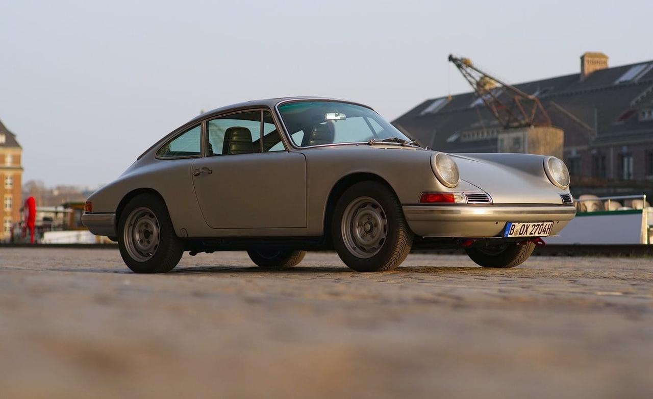 1983 Porsche 911 Carrera 3.2 Backdate Coupé LesAnciennes.com