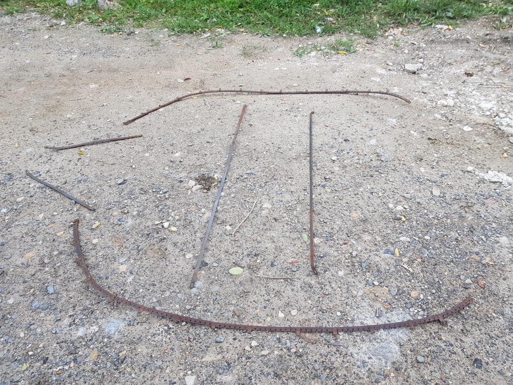 Un kit de baleine fixation ciel de toit LesAnciennes.com