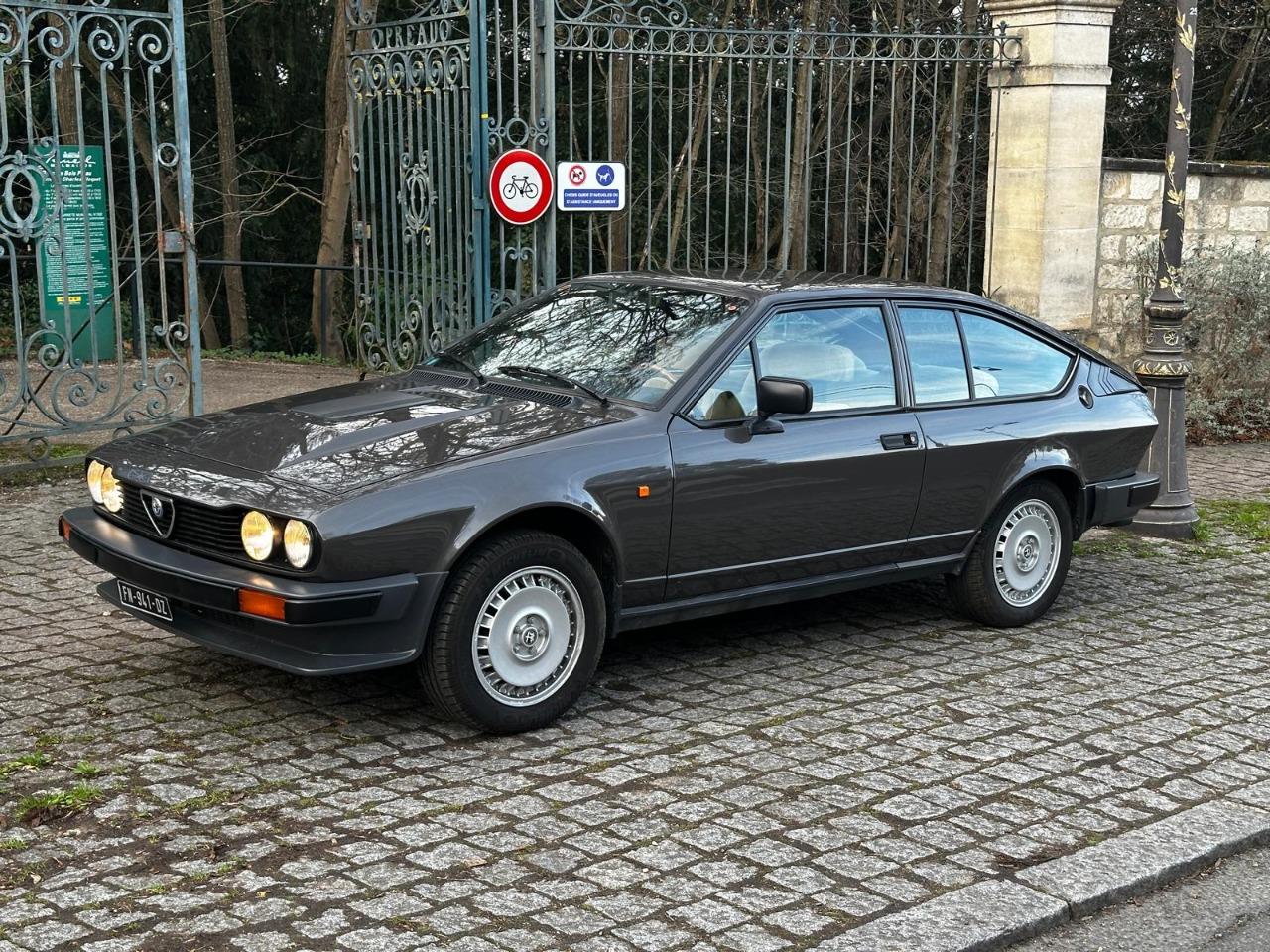 ALFA ROMEO GTV6 GTV 6 2.5 I.E / 116C - 1981 LesAnciennes.com