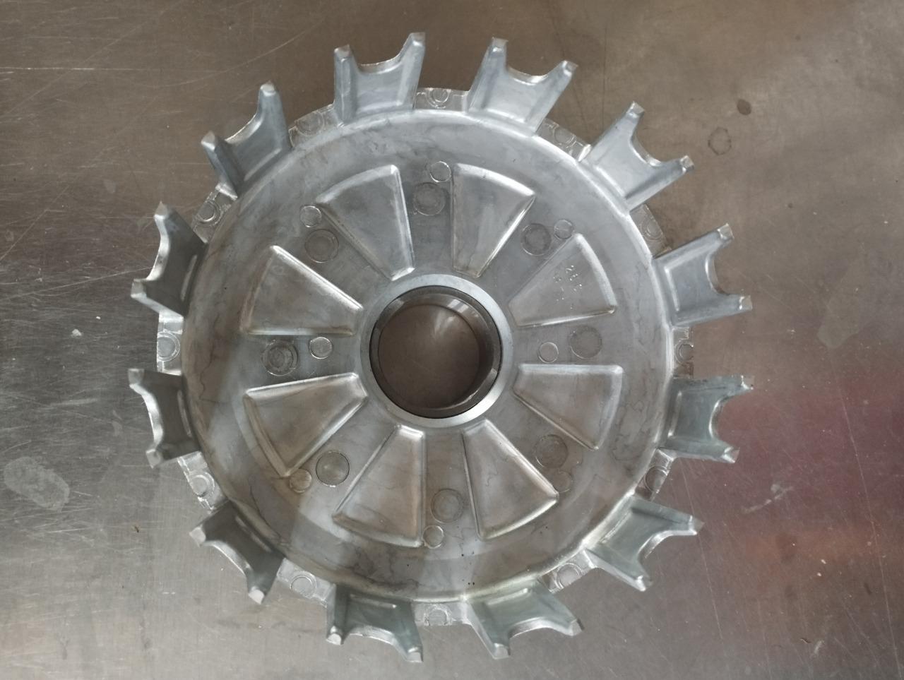 Cloche embrayage SUZUKI RM 250 LesAnciennes.com