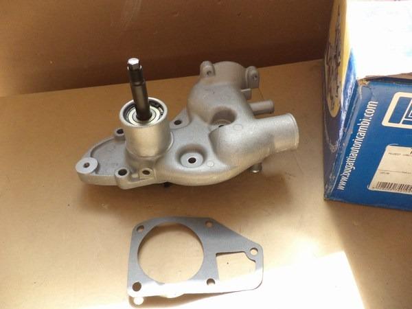 Pompe eau PEUGEOT J9 2.3 D 2.5 D diesel LesAnciennes.com