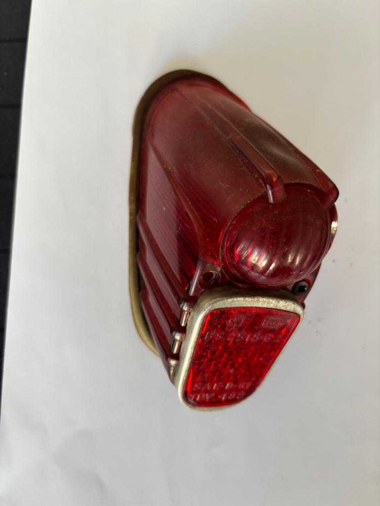 Cabochon feu ARG Renault 4cv LesAnciennes.com