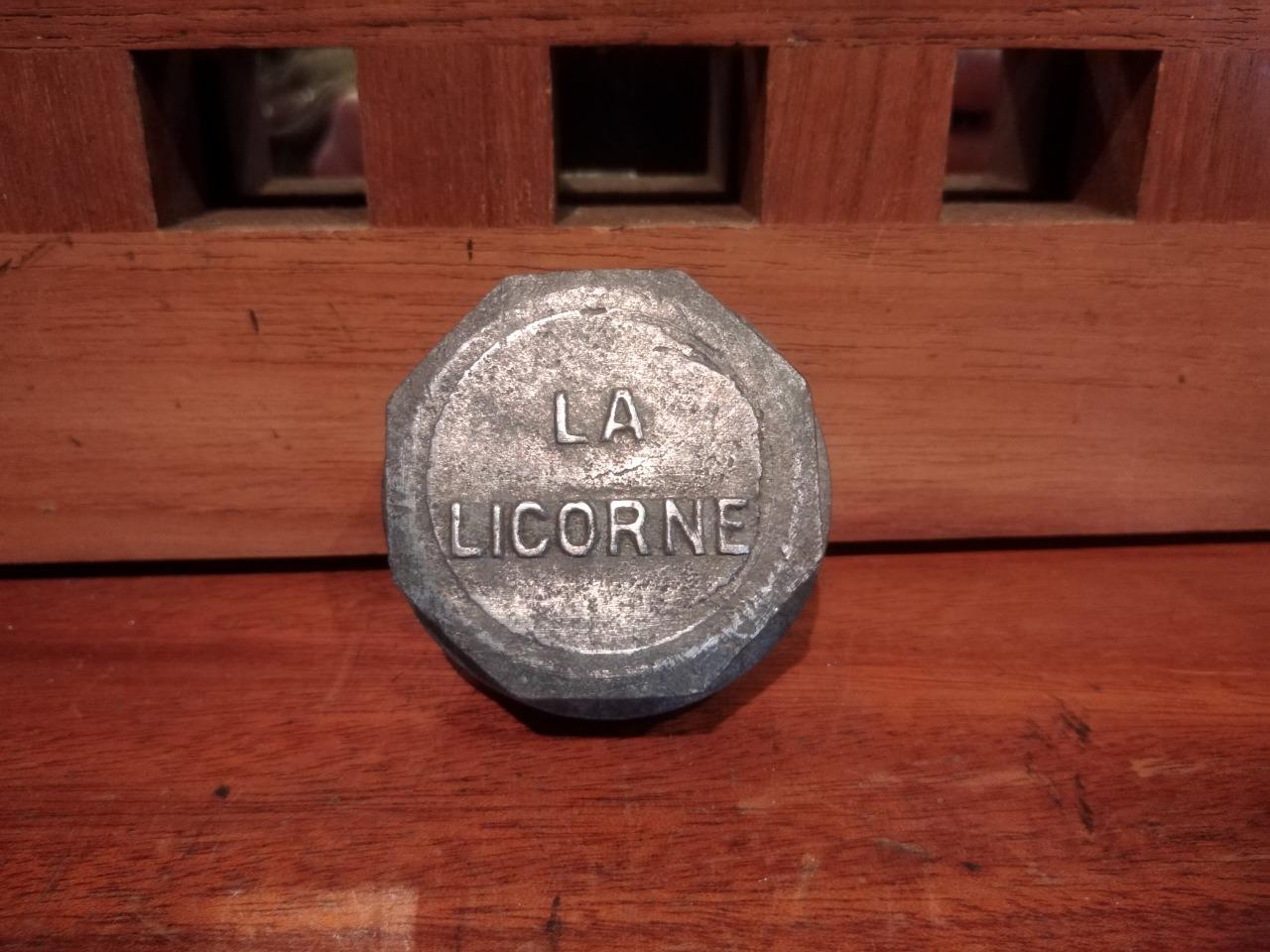 Bouchon de roue LA LICORNE Bouchon de roue LesAnciennes.com