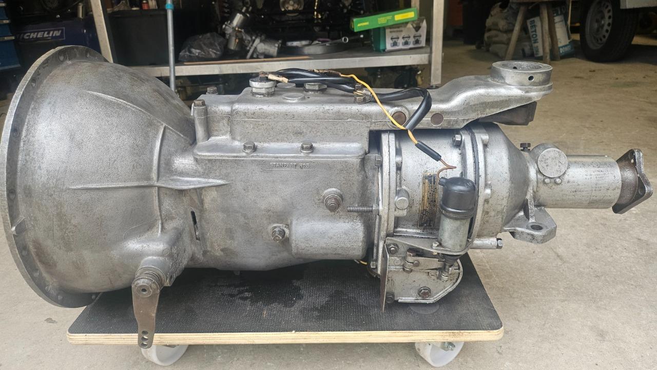 Boite de vitesses overdrive type A Triumph TR4 TR3 LesAnciennes.com