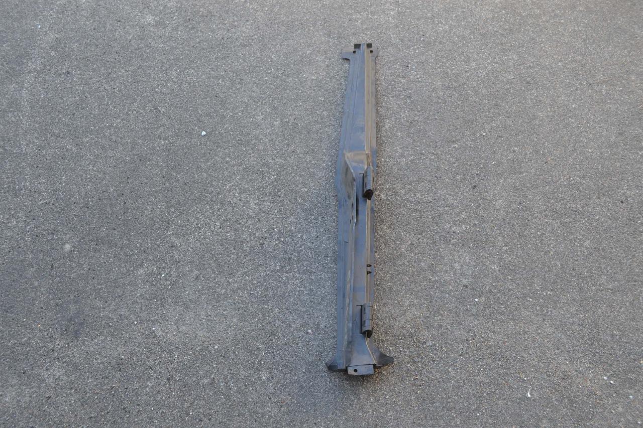 Pied milieu de porte G PEUGEOT 304, neuf LesAnciennes.com