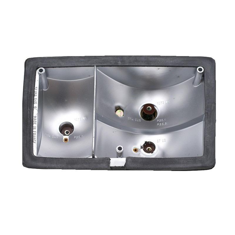 Platine de feu arrière gauche pour PEUGEOT 104 LesAnciennes.com