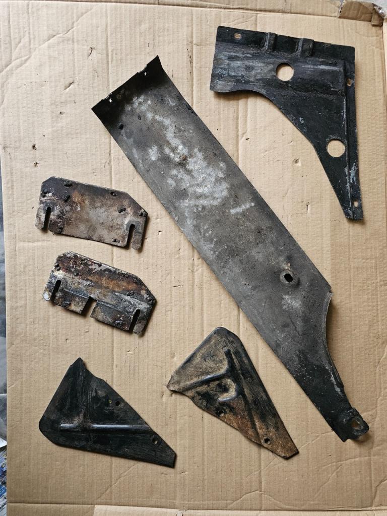 Tole demi train et echappement CITROEN DS LesAnciennes.com