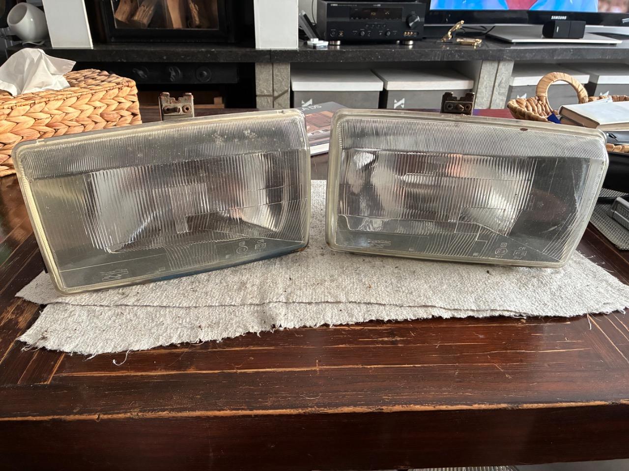 Paire de phares PEUGEOT 305 phase 1 LesAnciennes.com